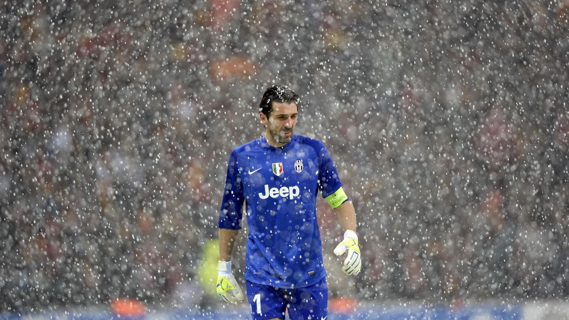 布鲁诺·费尔南德斯再现核心威力，助攻一次关键传球六次抢断四次，荣膺全场最高评分